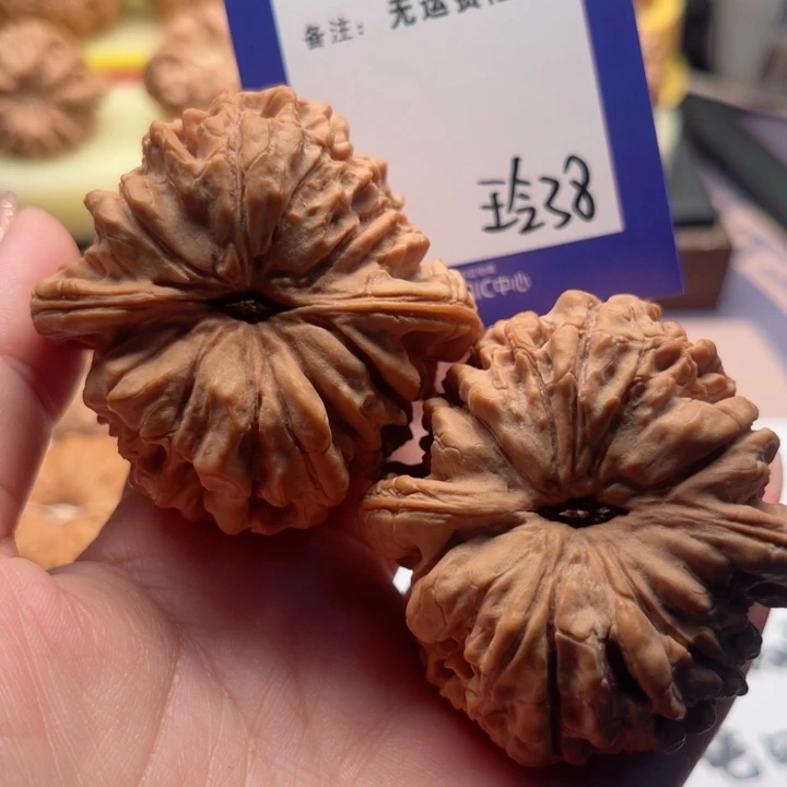 吊坠文玩核桃赶*人文玩核桃38