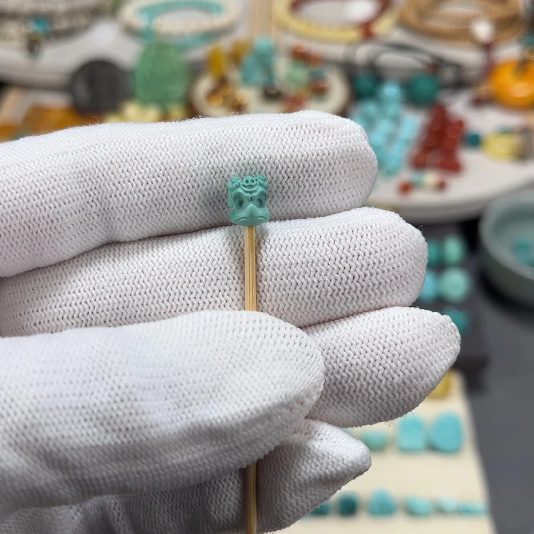 绿松石未镶嵌雕刻件大鹏鸟