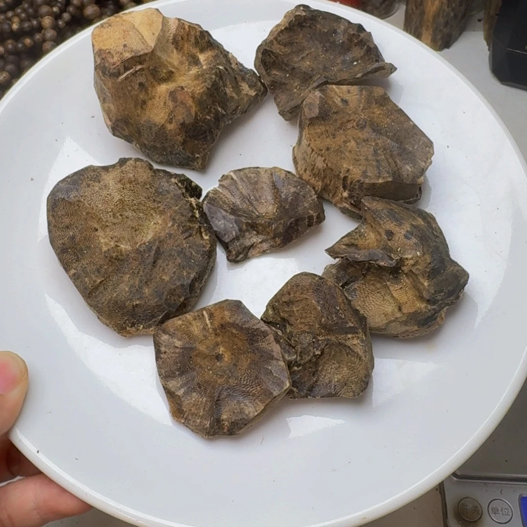 褪***素沉香碎屑沉香莺歌绿板头118克