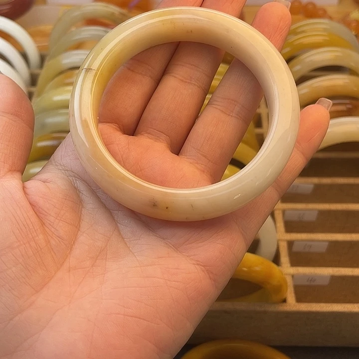 石英岩玉未镶嵌手镯37