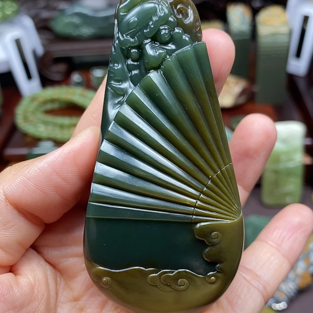 用***5颈饰未镶嵌岫岩河磨玉（透闪石质玉）