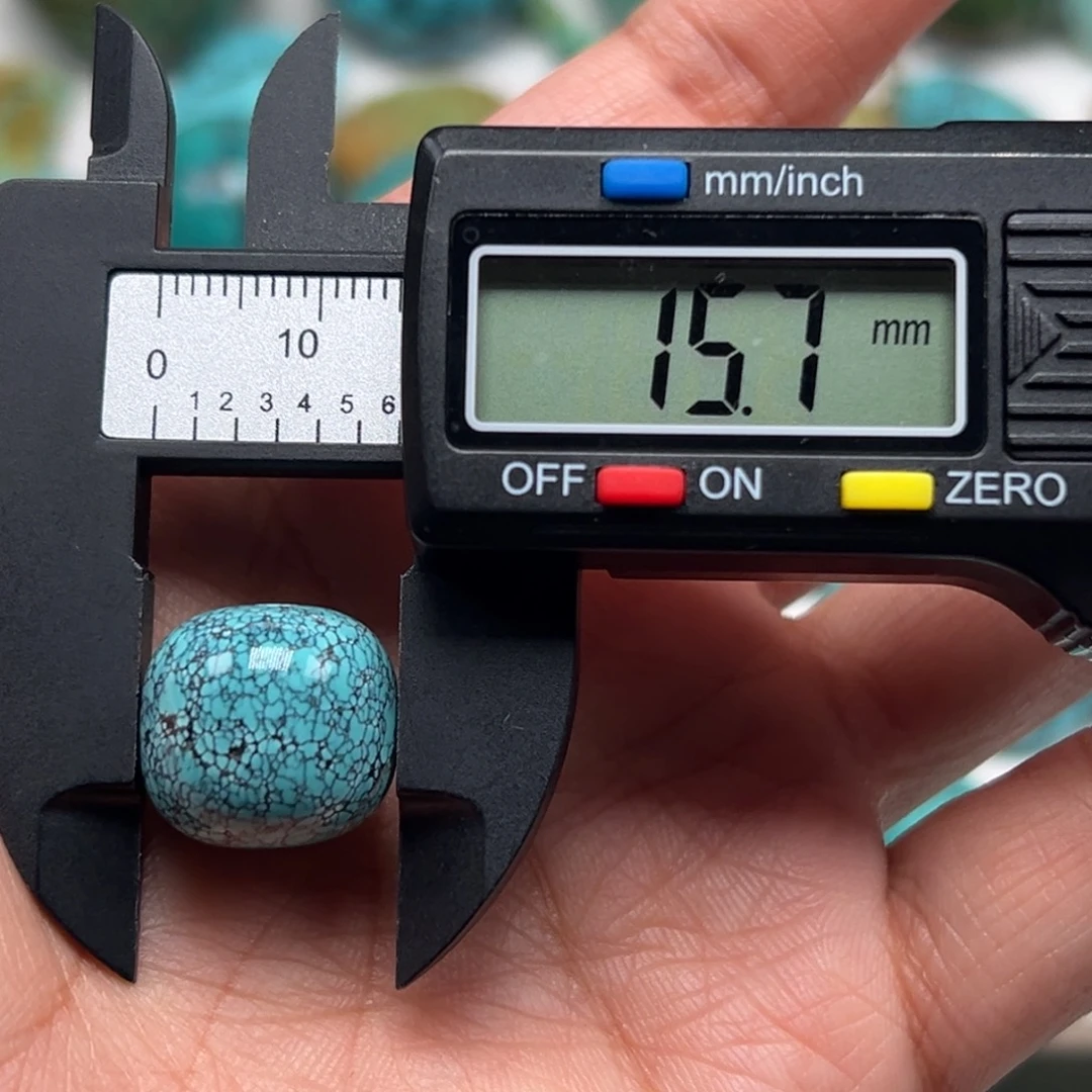 憨***豆绿松石未镶嵌珠宝奇石