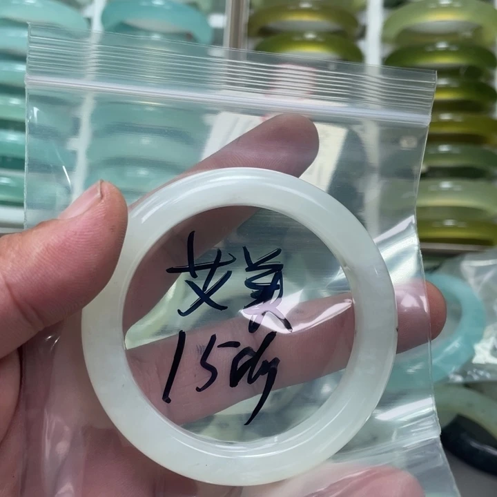 艾***妆未镶嵌蛇纹石玉手镯
