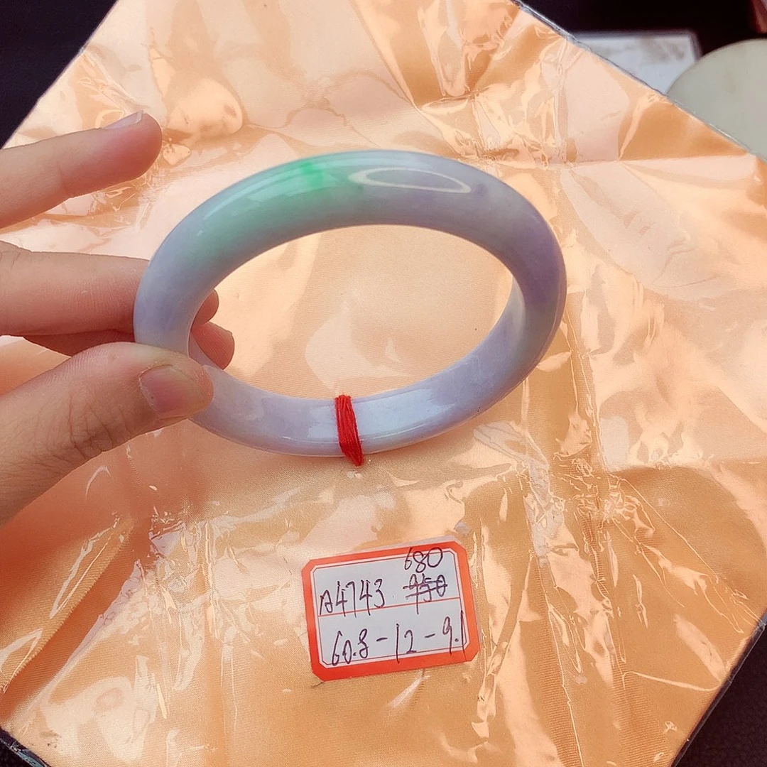 翡翠手镯未镶嵌翡翠