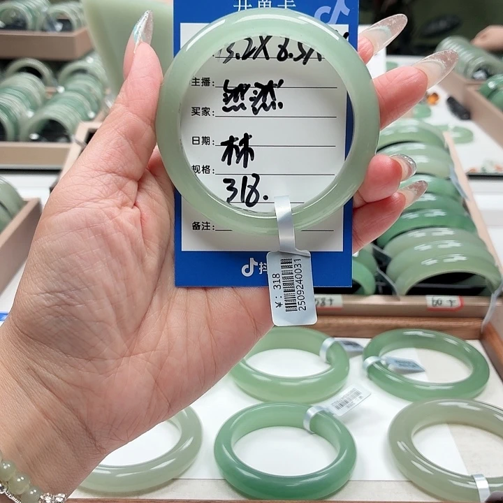 然***然石英岩玉未镶嵌手镯