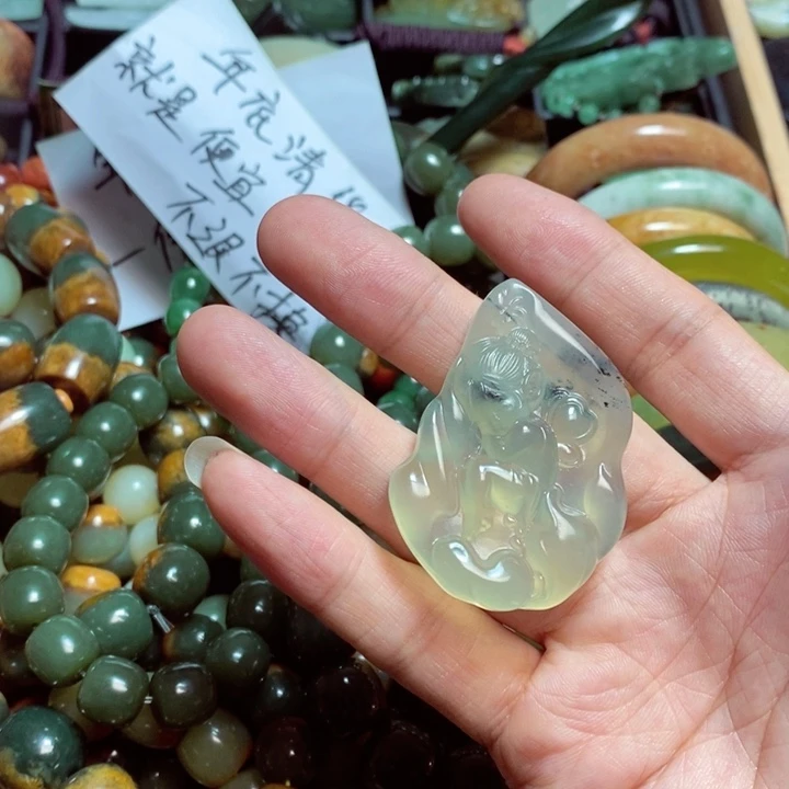 蛇纹石玉颈饰合金