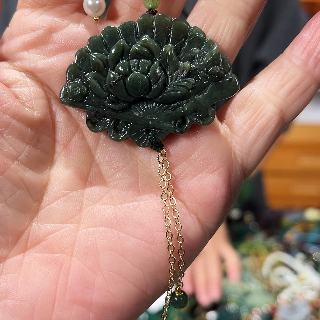 未镶嵌蛇纹石玉毛衣坠