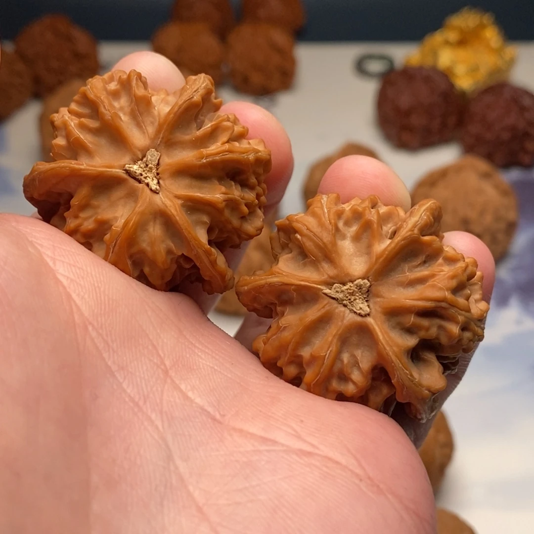 子***轩把件文玩核桃盘山