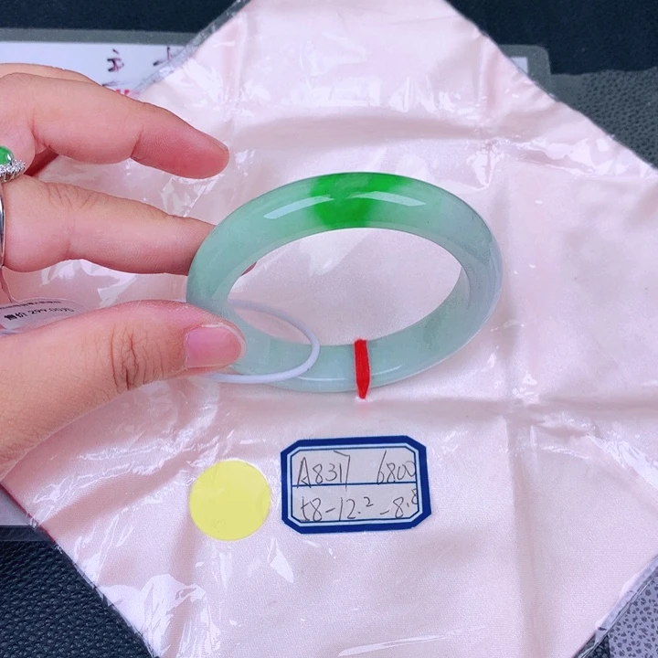 翡翠手镯未镶嵌缅甸翡翠