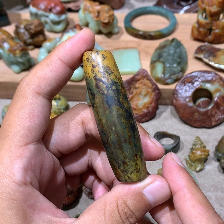 未镶嵌岫岩河磨玉（透闪石质玉）挂件