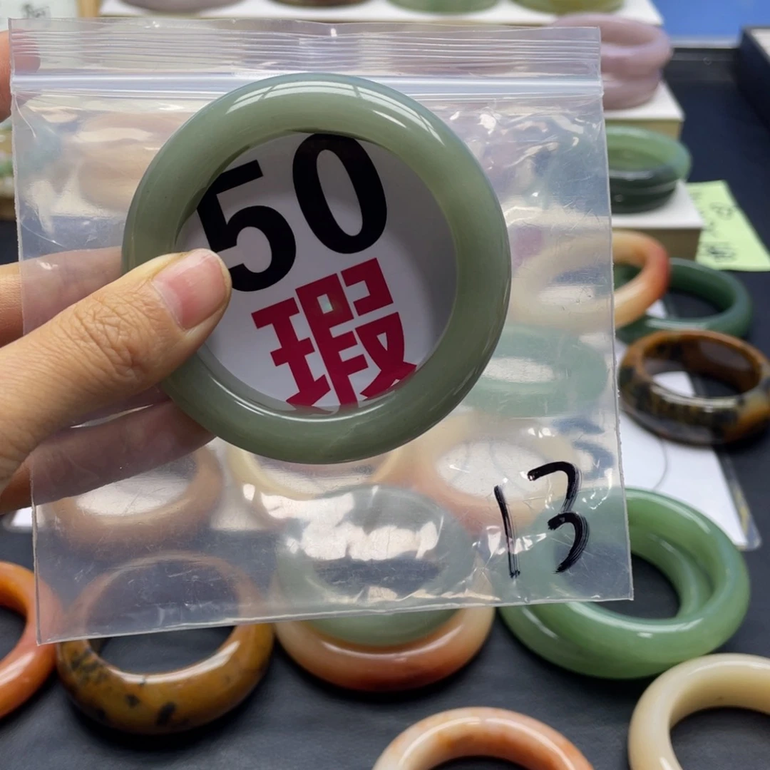 未镶嵌手镯石英质玉