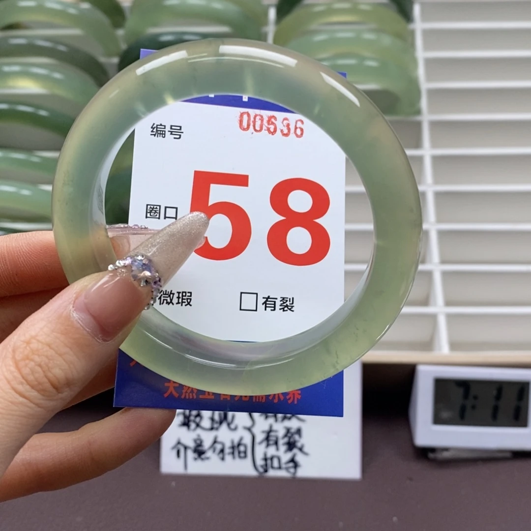 蛇纹石玉手镯未镶嵌