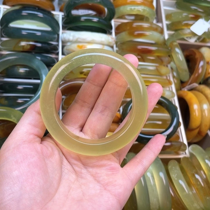 蛇纹石玉未镶嵌手镯一****?