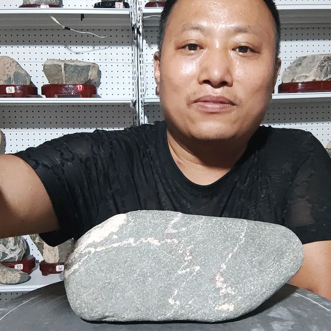 岁***央天然原石。办公室摆件