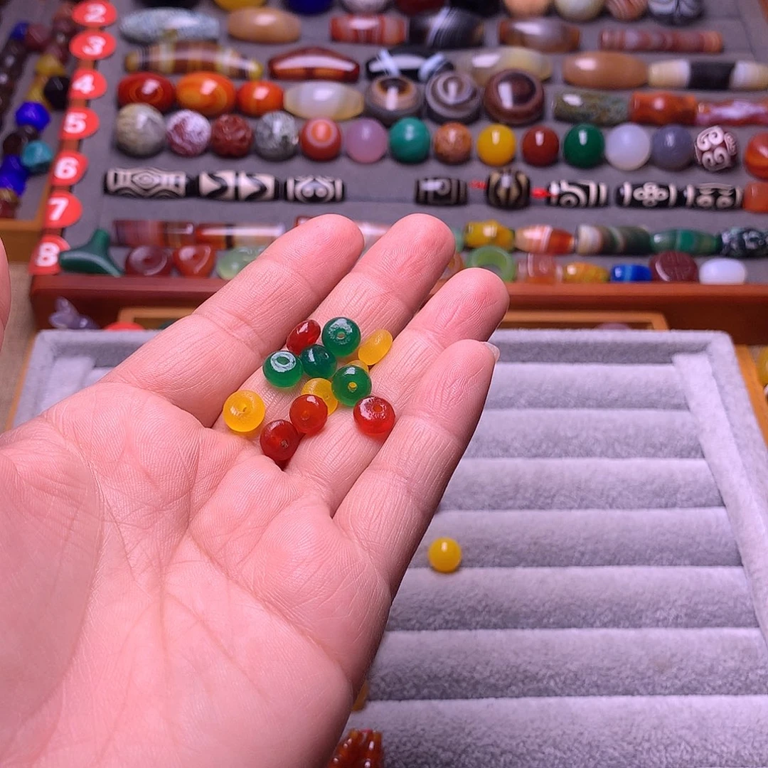 白***吧玛瑙/玉髓未镶嵌颈饰