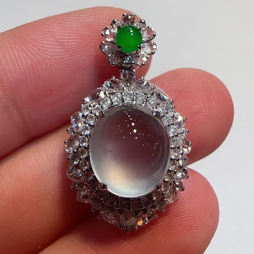 翡翠18K金镶嵌颈饰吊坠