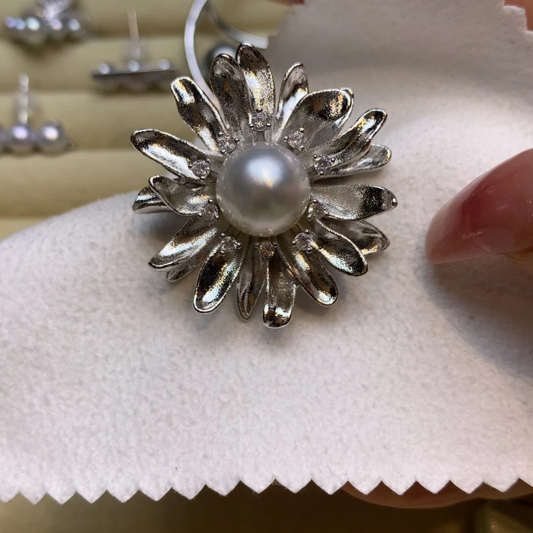 未镶嵌胸饰海水珍珠