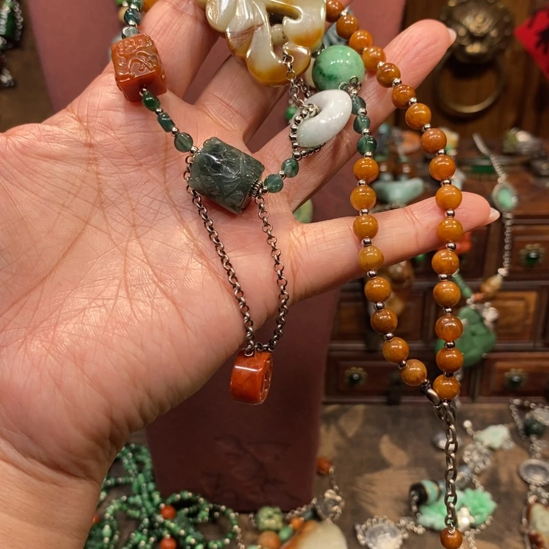 翡翠吊坠(赠链)未镶嵌