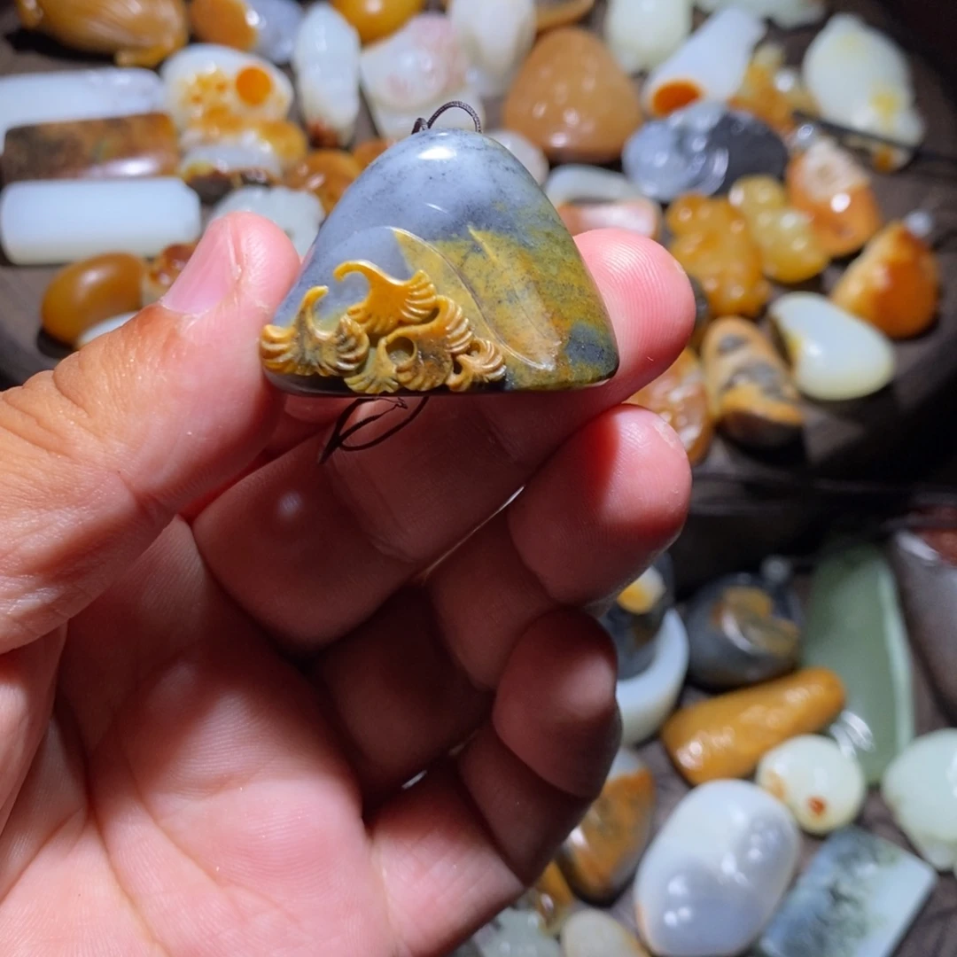 和田玉未镶嵌颈饰