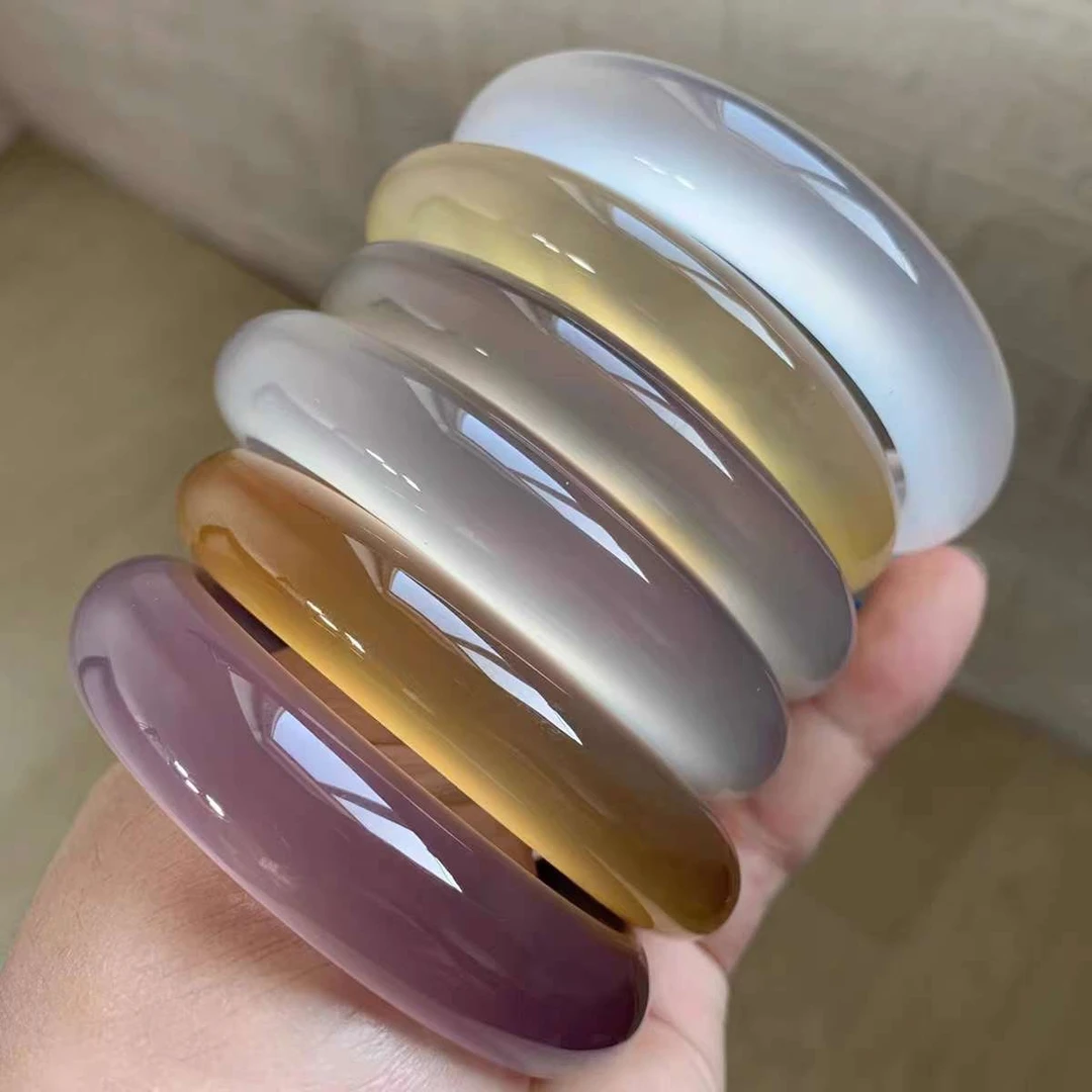 天然玛瑙玉髓女款手镯A货绿飘花手镯（多样性发其一）