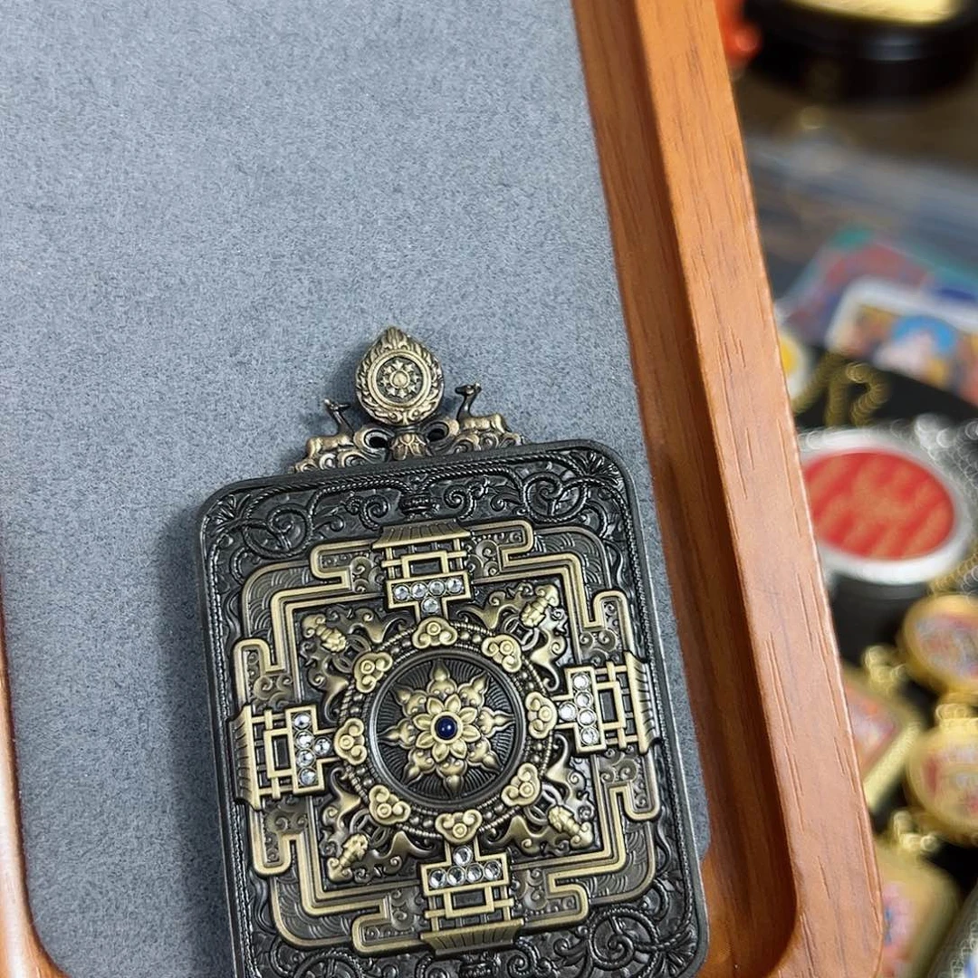 吊坠时轮唐卡嘎乌盒黑铜