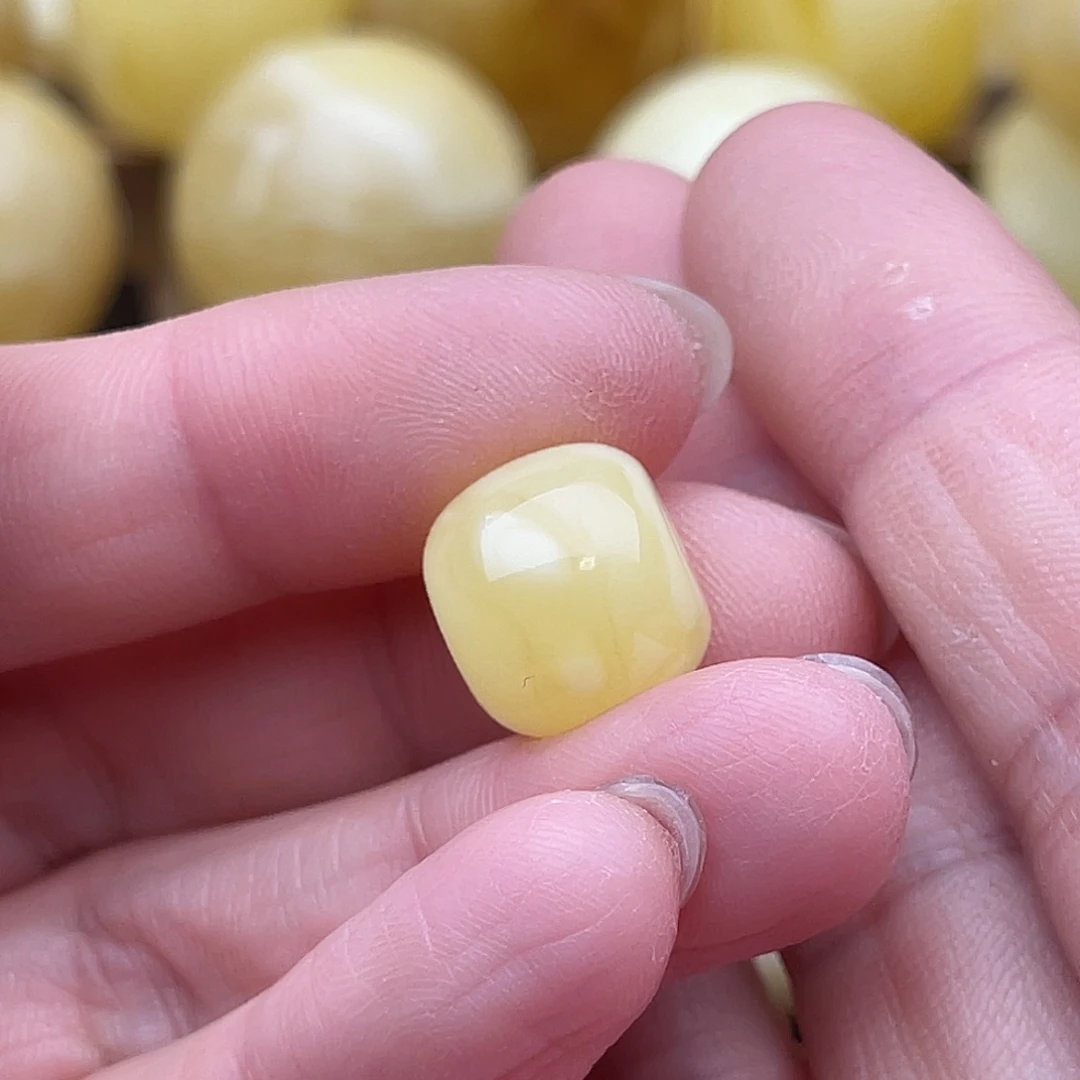 裸石琥珀未镶嵌香**乐蜜蜡老型鸽