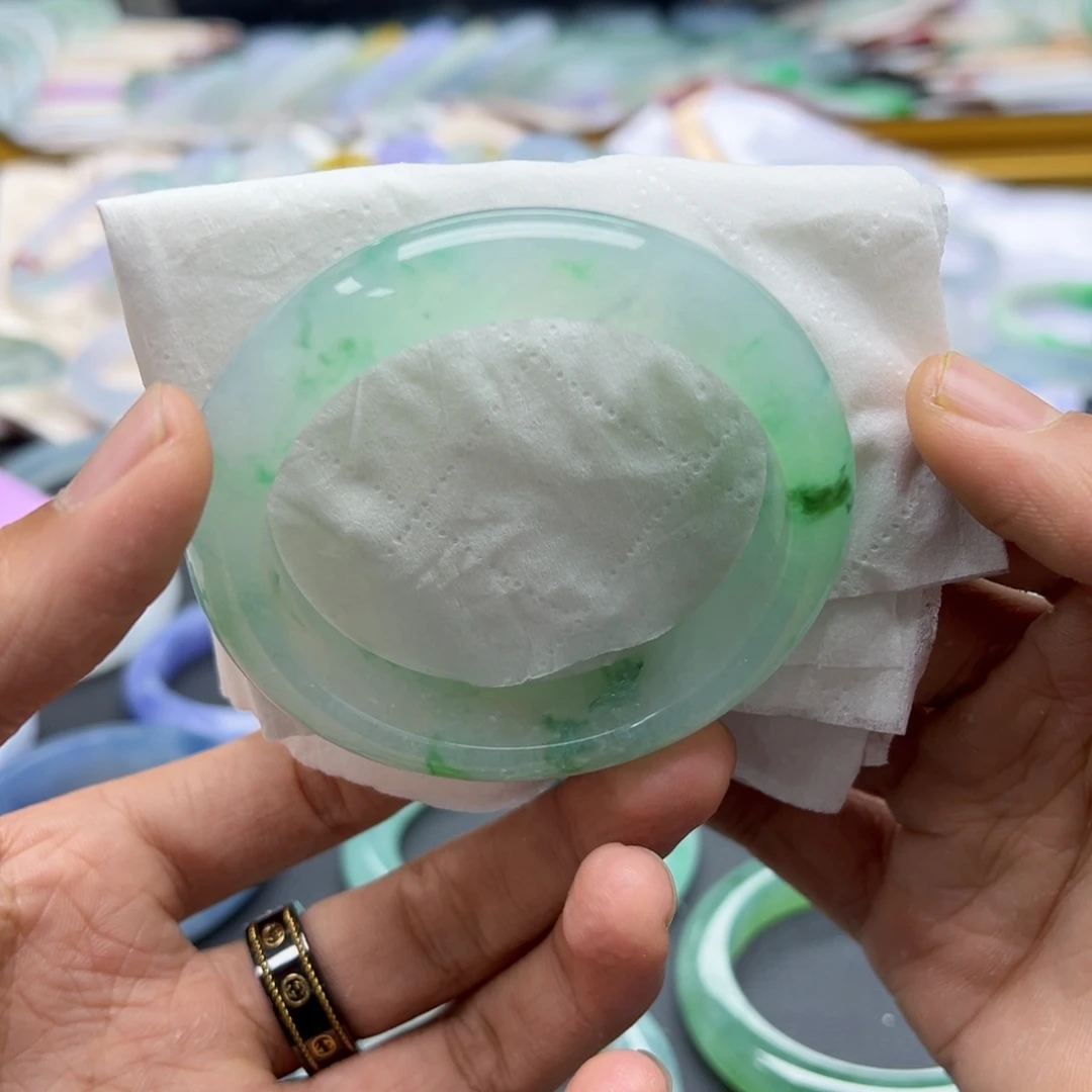 翡翠手镯未镶嵌金丝翠