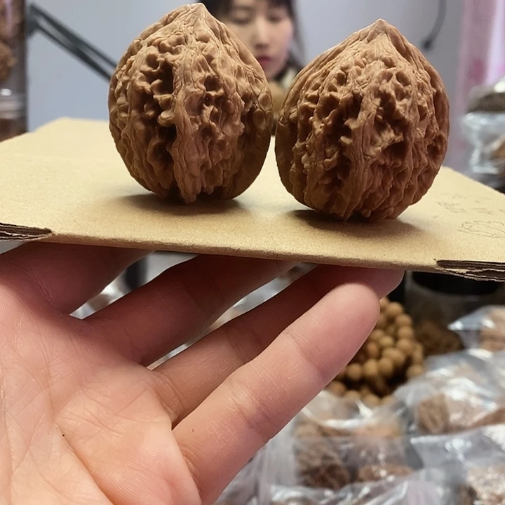 文玩核桃把件43红锦鲤