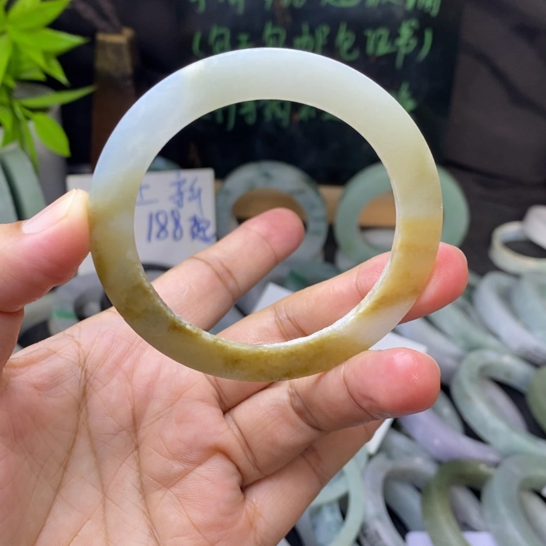 定制翡翠未镶嵌手镯