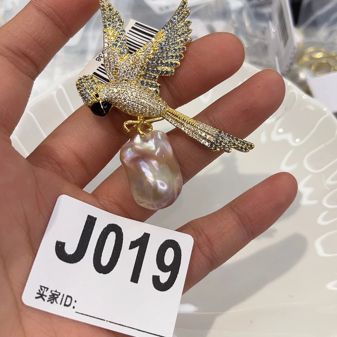 淡水珍珠合金耳饰