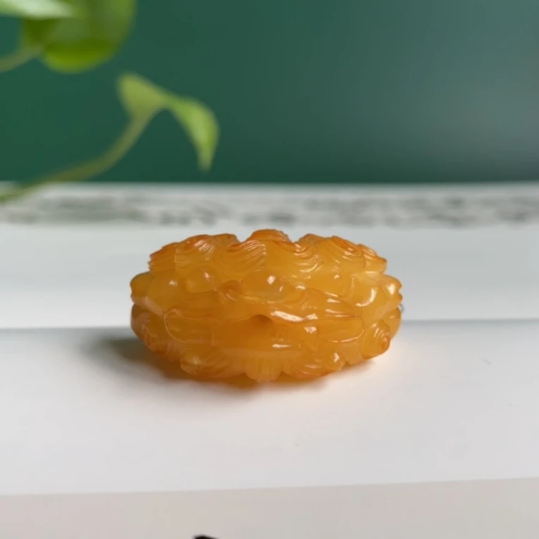 05 天然无优化蜜蜡全手工雕刻瑞兽三通