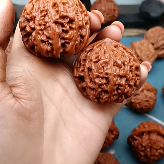 文玩核桃吊坠狮子头