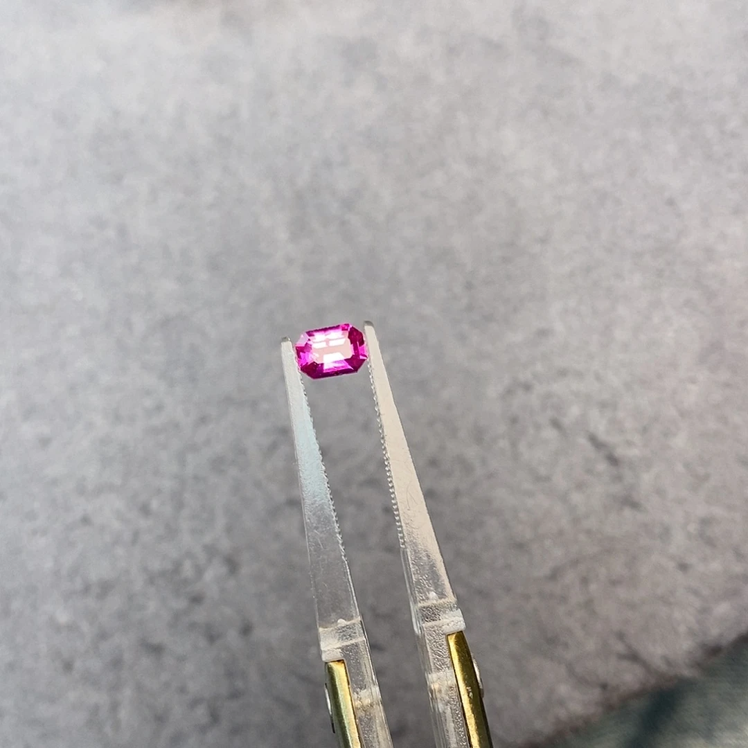 彩色蓝宝石裸石0.45ct 吉尔德 超级热粉