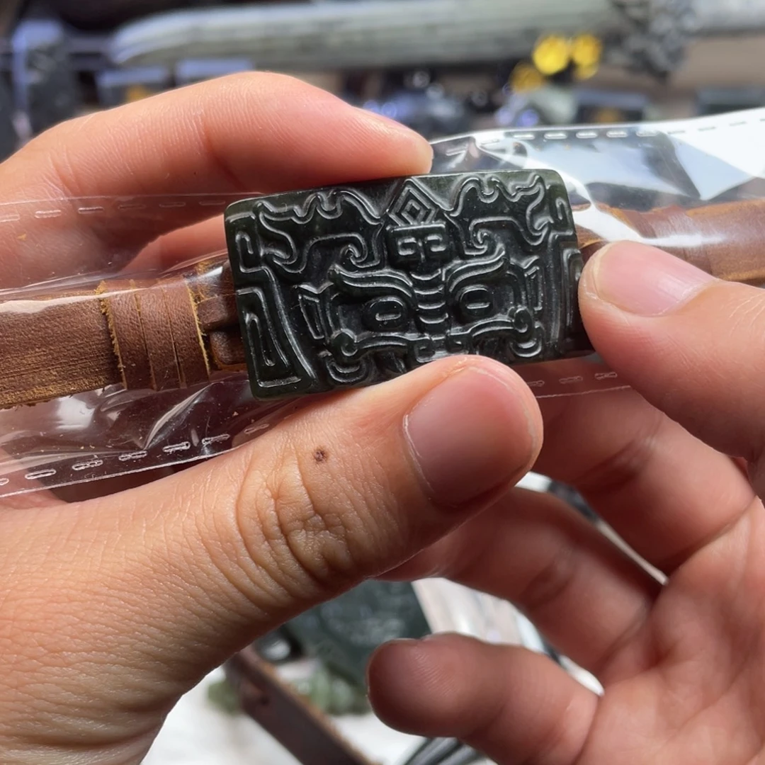 莱***练和田玉未镶嵌挂件