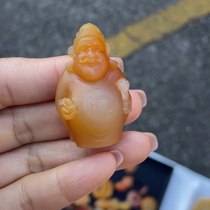 未镶嵌石英质玉（黄龙玉）挂件