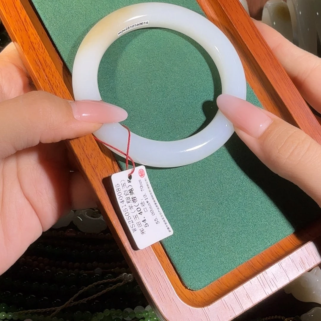 和田玉未镶嵌手镯