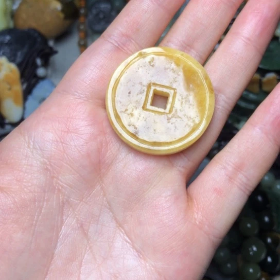 青***8和田玉未镶嵌把件