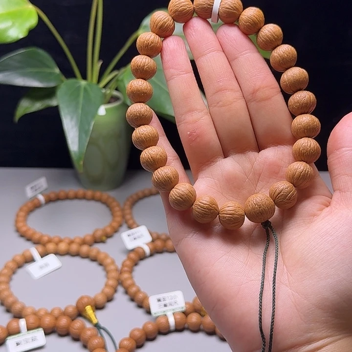 ～***～猴头核桃吊坠凤羽