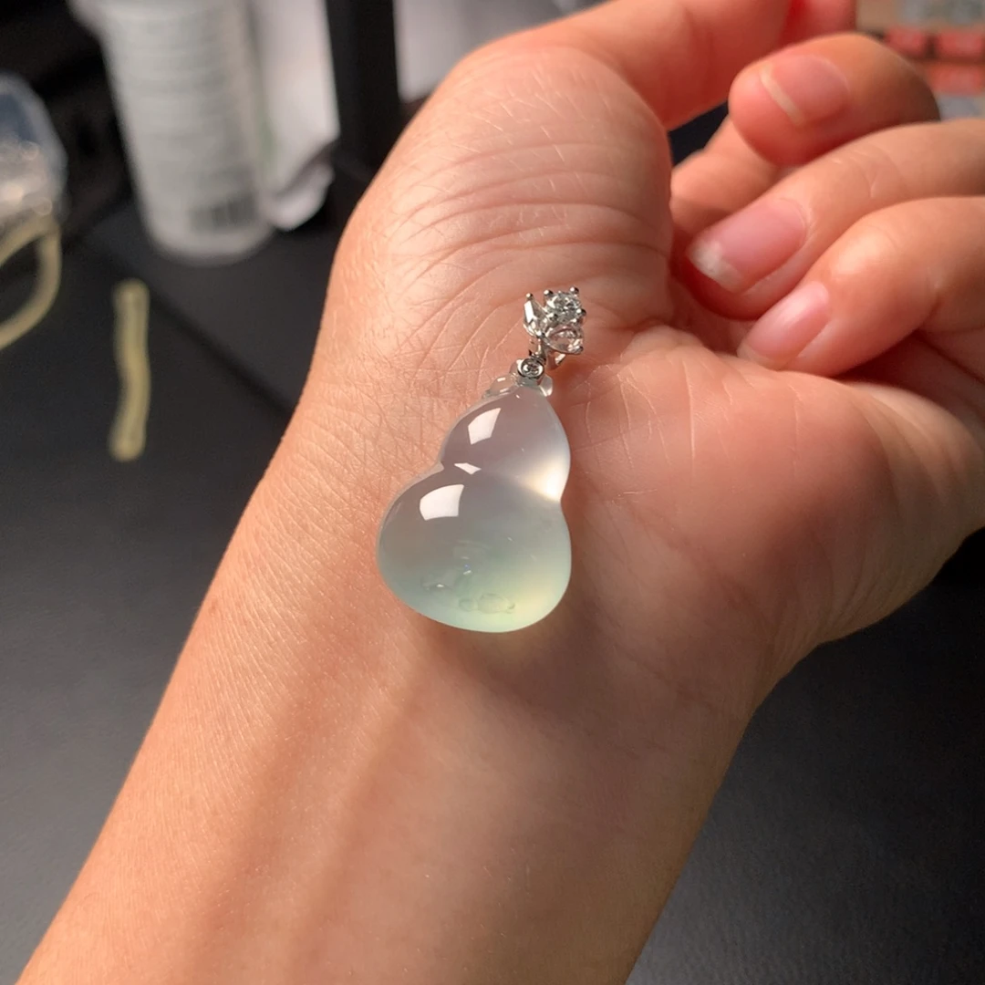 翡翠吊坠(赠链)18K金镶嵌巨纯葫芦特别干净