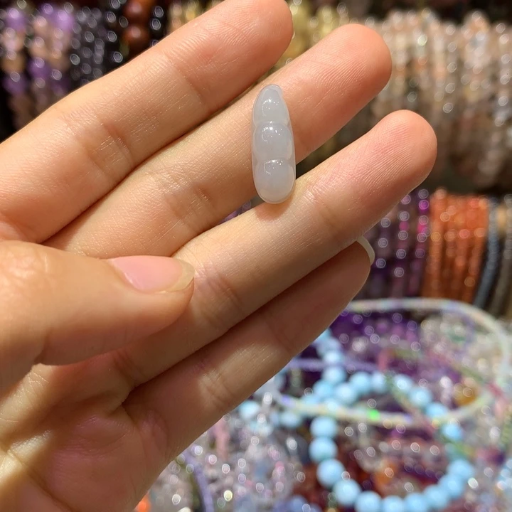 默***然翡翠未镶嵌颈饰不返运费