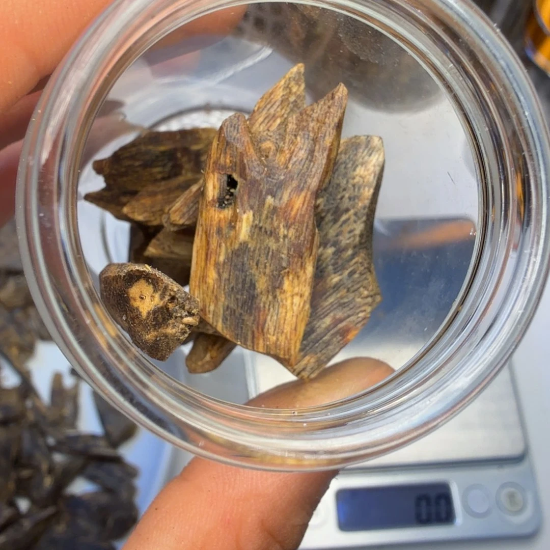 沉香沉香碎屑C***l海南白棋树心油醇化块料20克