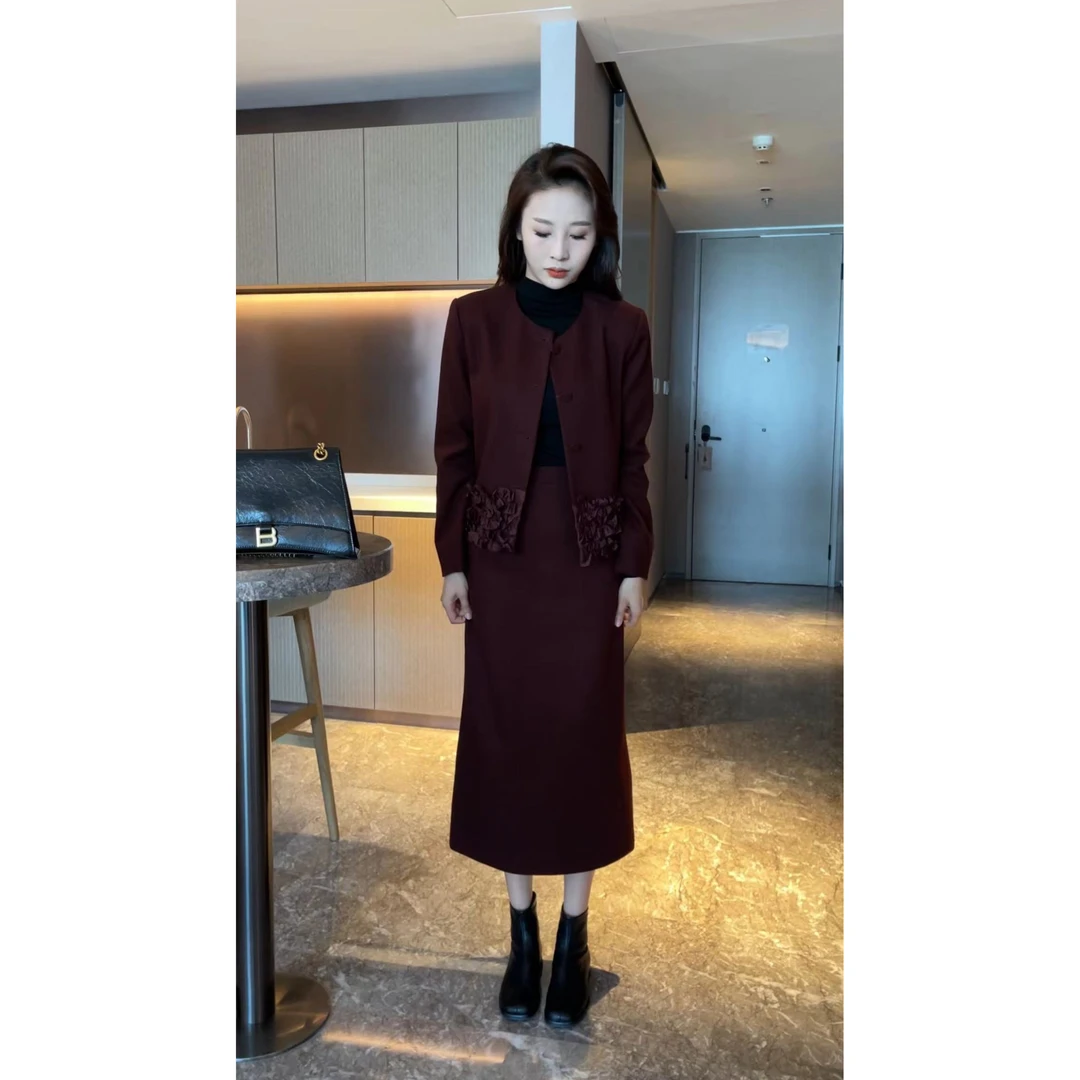 【梦婷家】高级感职业时尚修身洋气花边外套开叉半身裙套装-24687