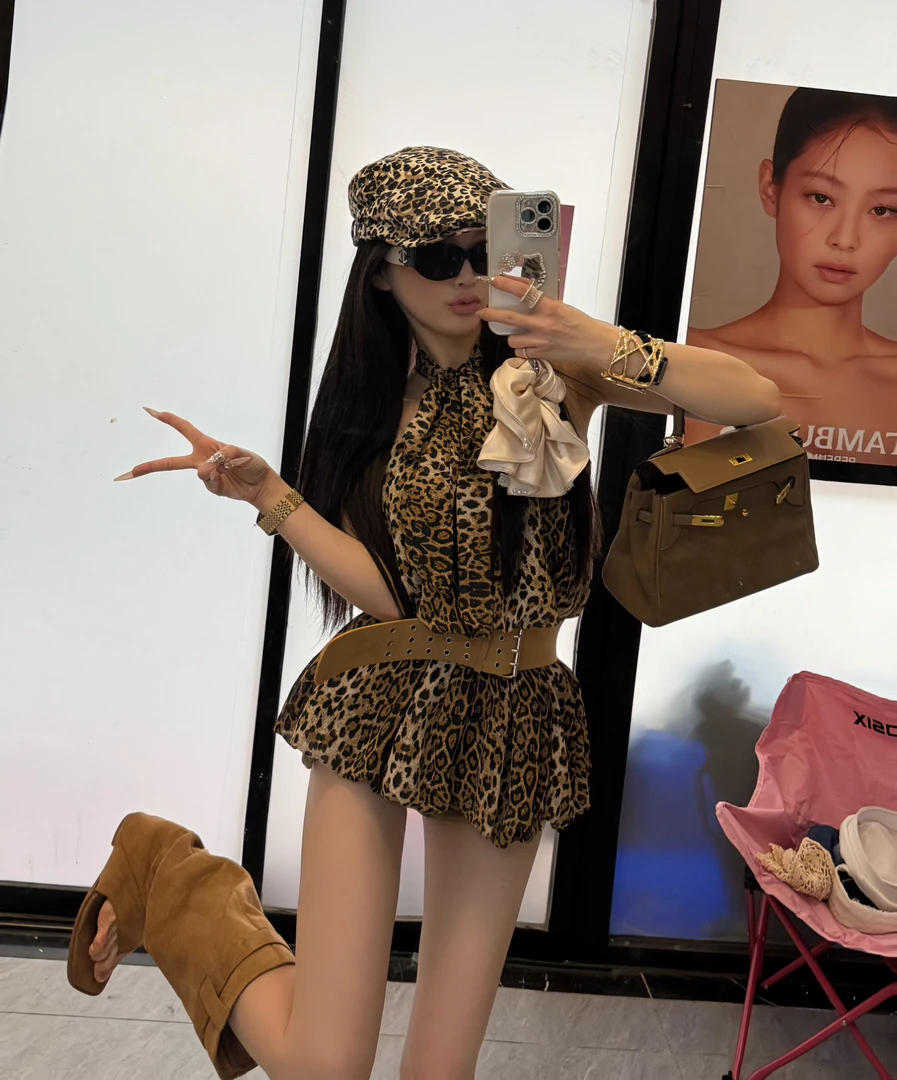 7 ·July 6/9“豹纹度假”豹纹挂脖绑带显瘦雪纺度假必备连衣裙