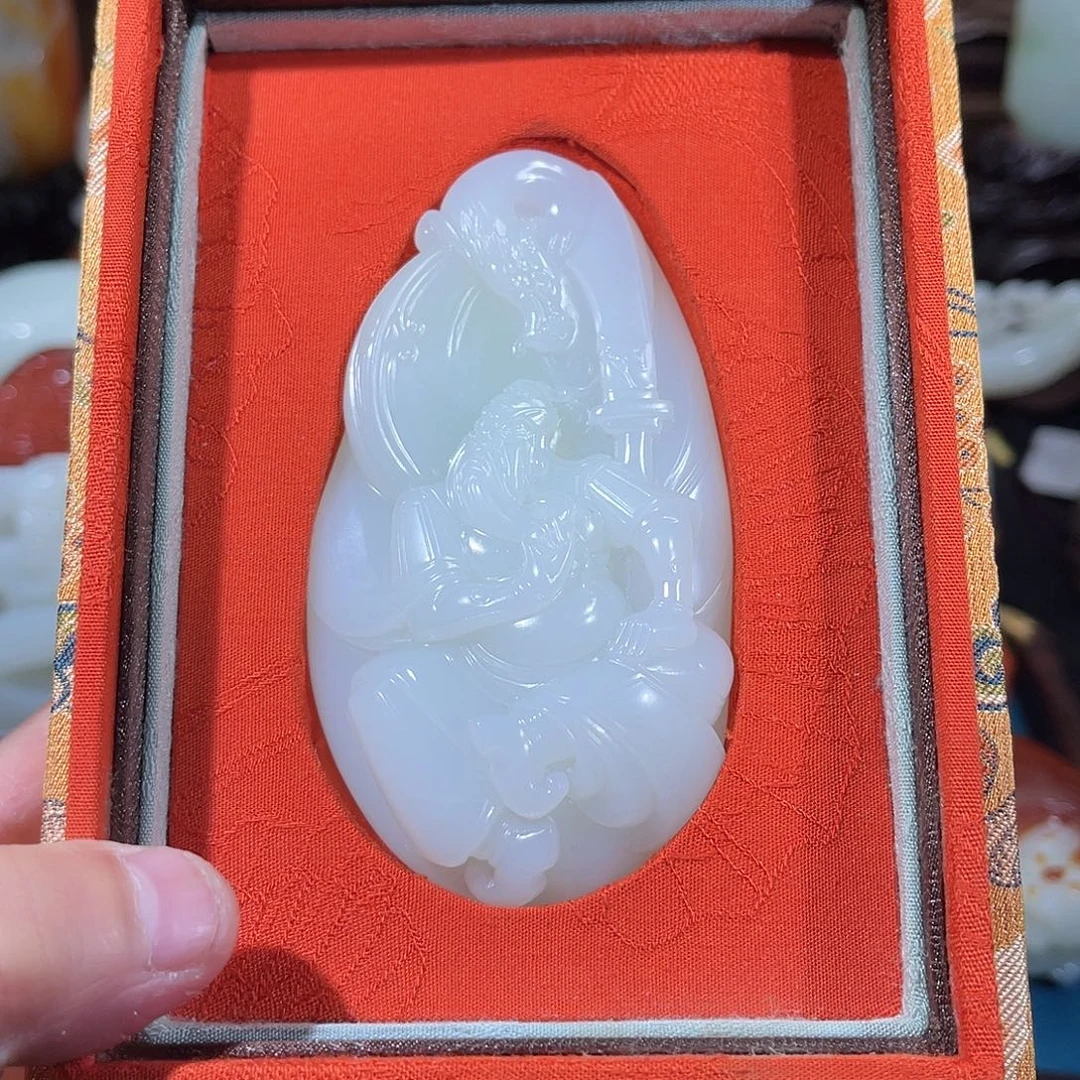 颈饰未镶嵌和田玉（糖玉）