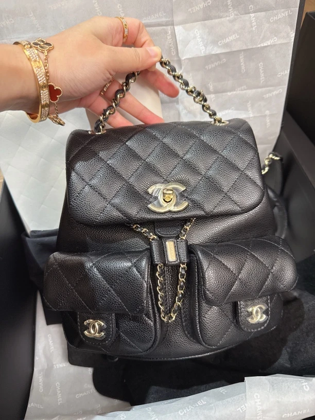 未使用 Chanel/香奈儿 澳海贝/青蛙双肩包黑色中号25年
