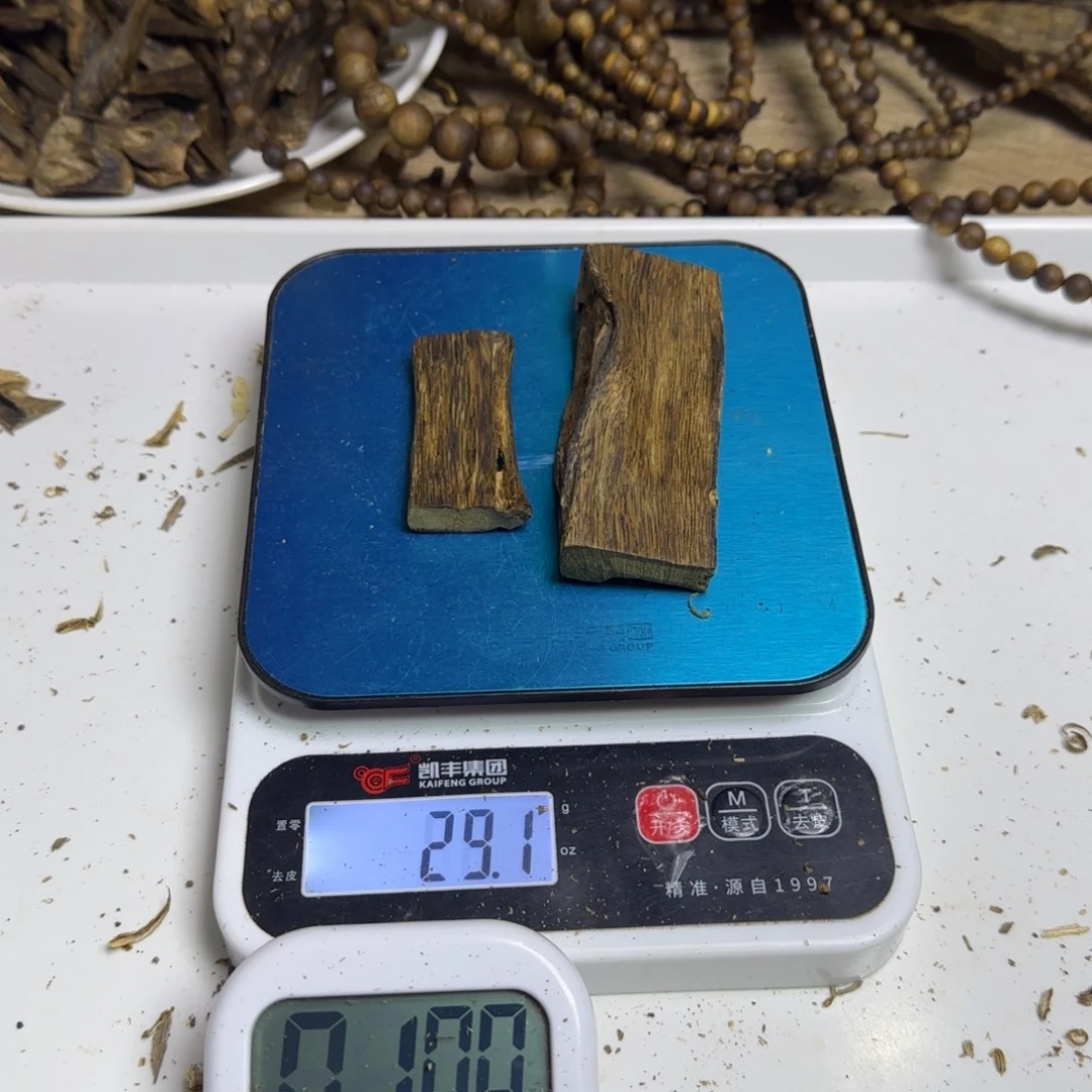 三***司沉香沉香碎屑绿棋楠原料手把件29克