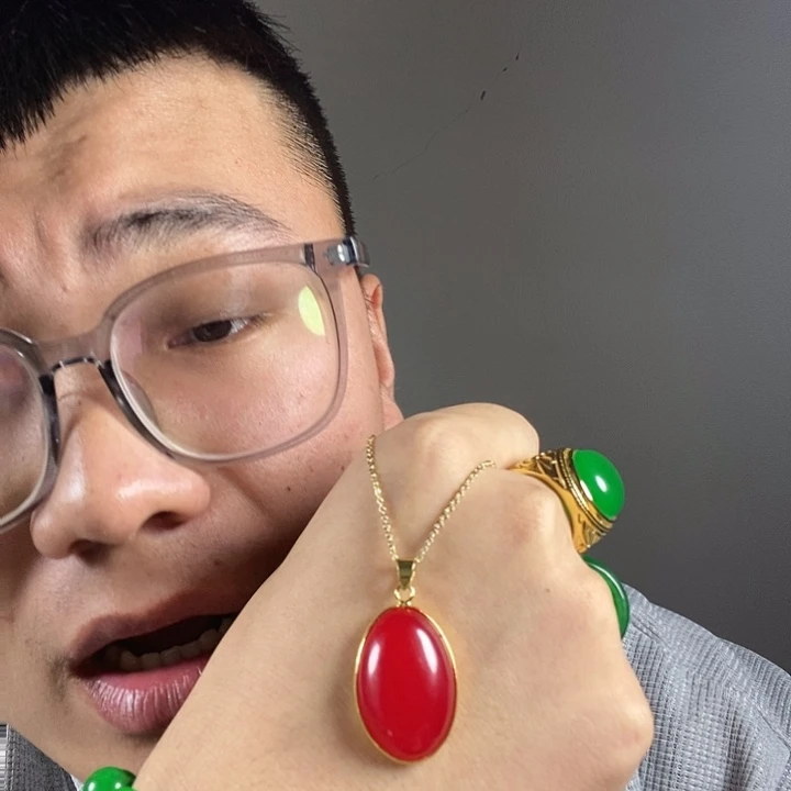 颈饰未镶嵌翡翠高端时尚红鸽子蛋吊坠