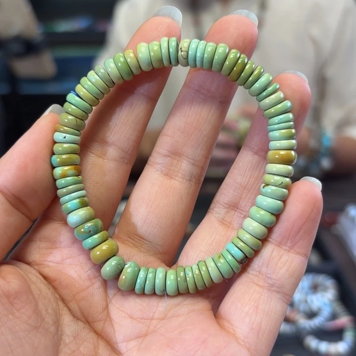 未镶嵌绿松石颈饰