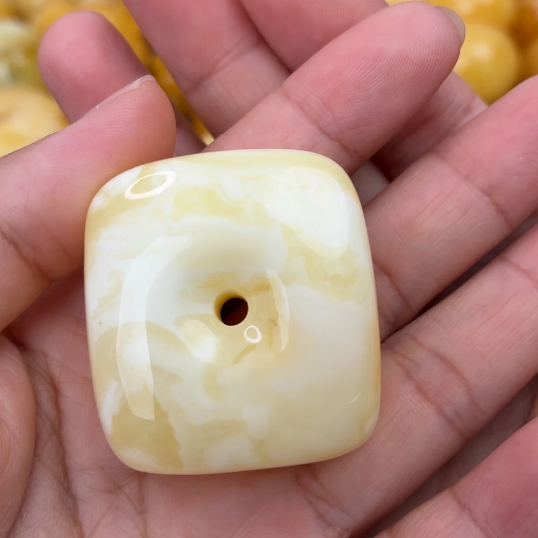 蜜蜡未镶嵌吊坠(不含链)微瑕藏扣