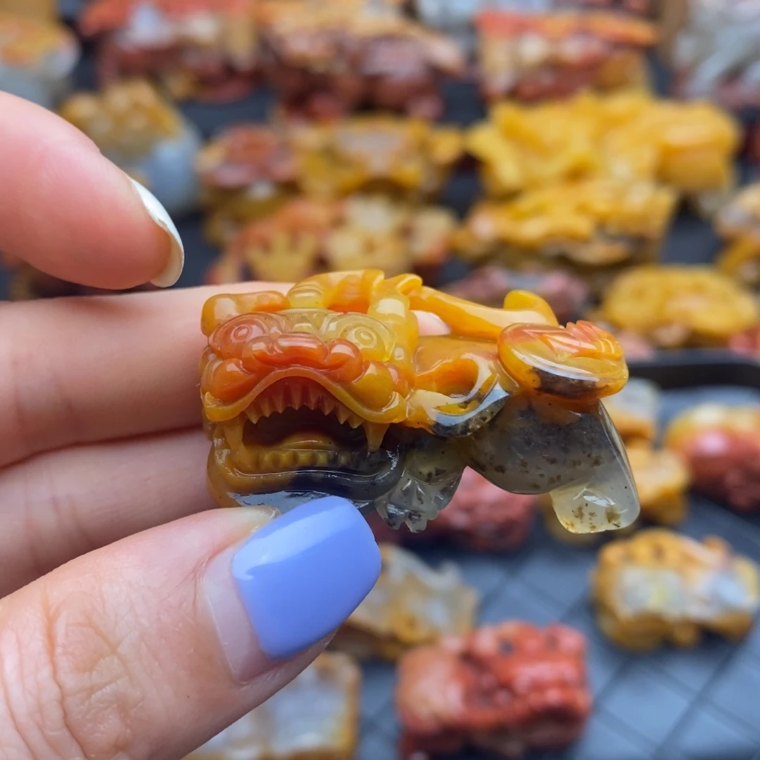 未镶嵌石英质玉（黄龙玉）颈饰